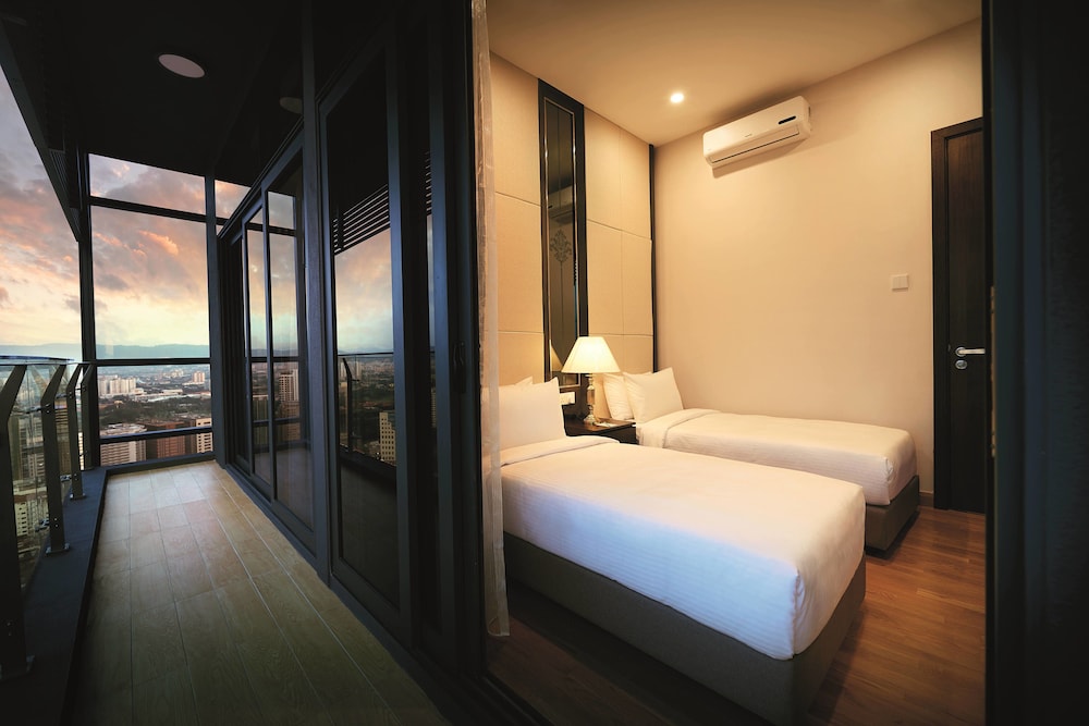 Two Bedroom Premier Suite Queen + Twin @ Residences