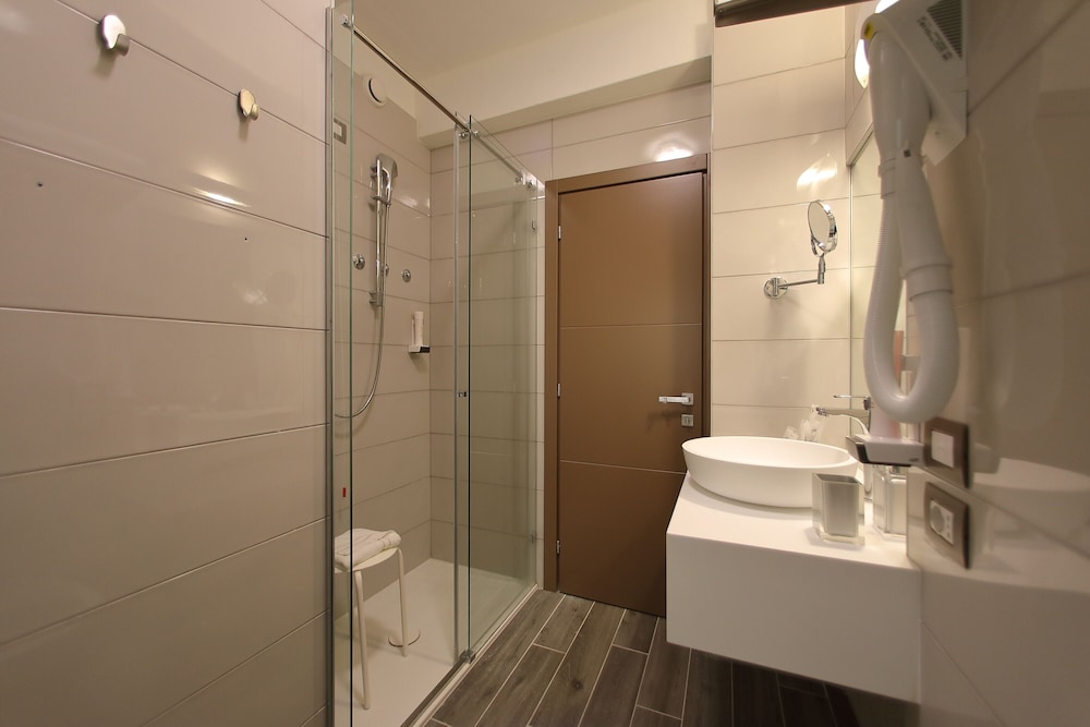 Deluxe Triple Room - Photo 5