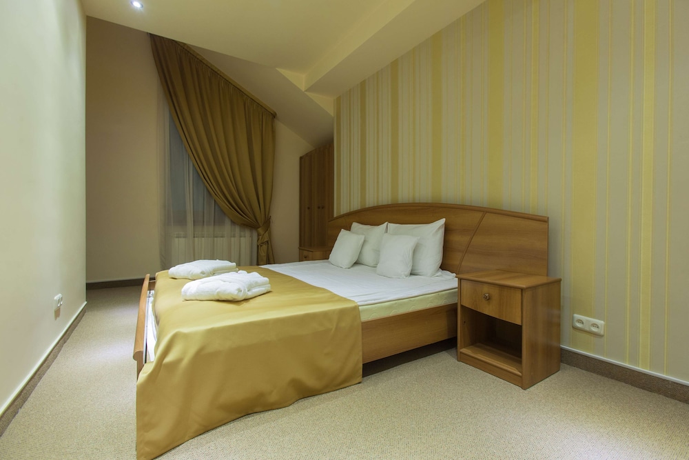 Suite, 1 Queen Bed photo 3