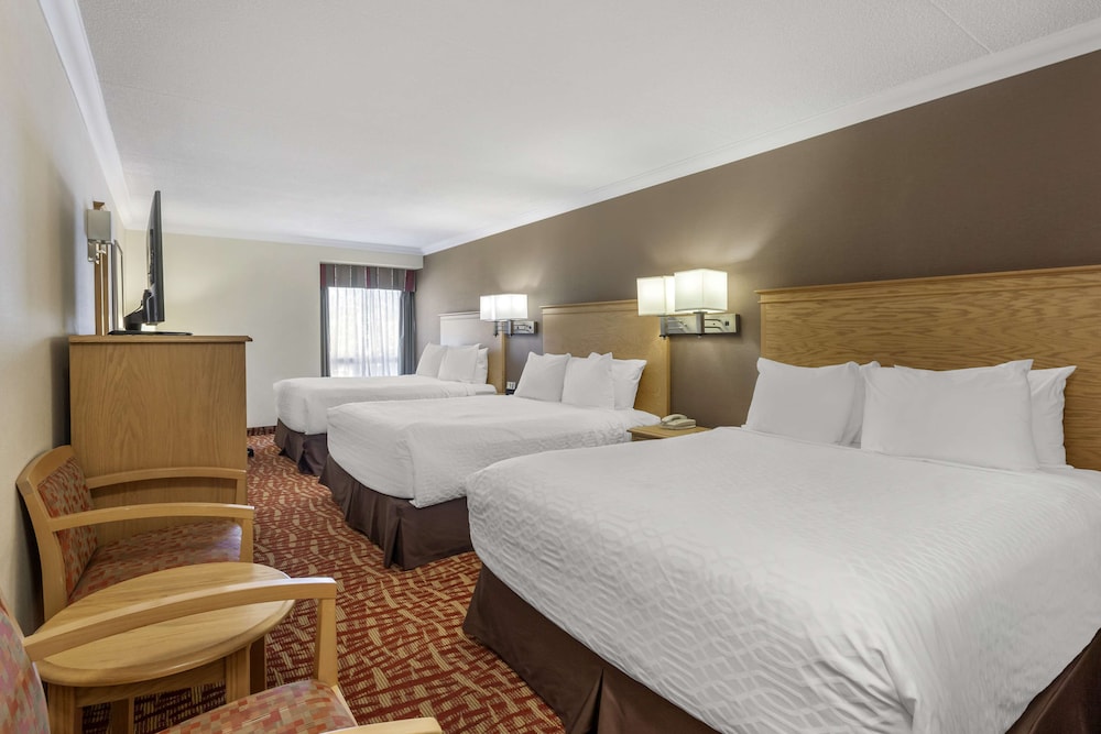 Suite, Multiple Beds, Non Smoking photo 2