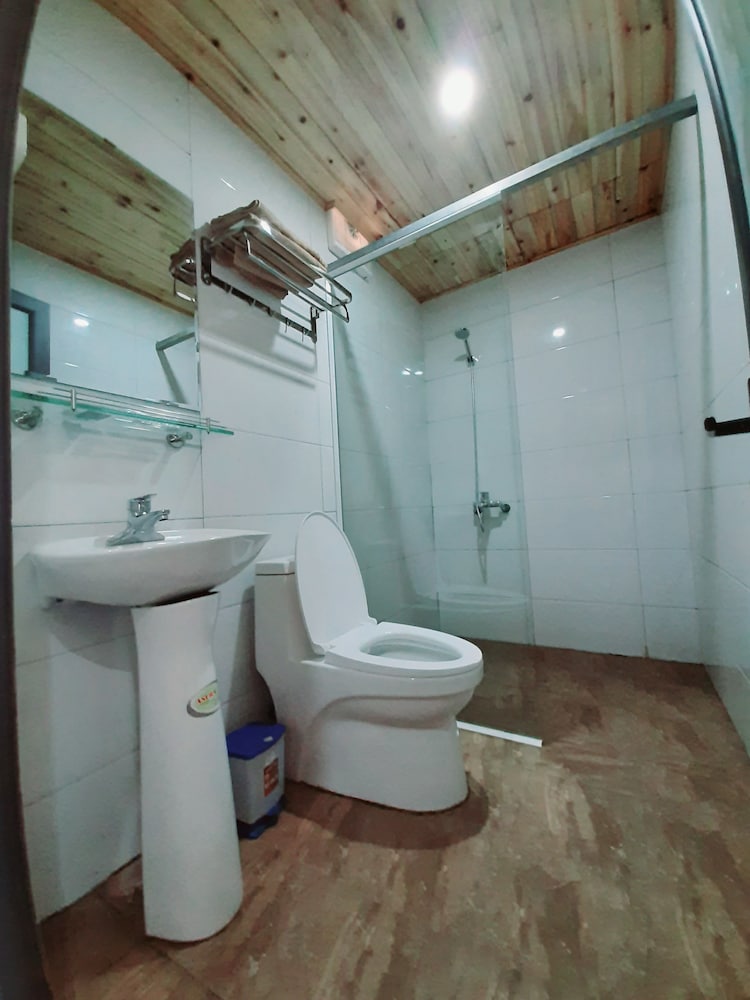 Deluxe Room, 1 King Bed, Non Smoking, Mountain View - Photo 12