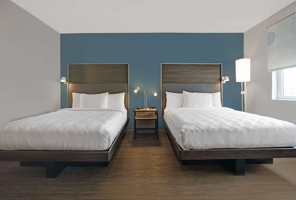 Room, 2 Queen Beds, Accessible (Roll-In Shower) - Photo 2