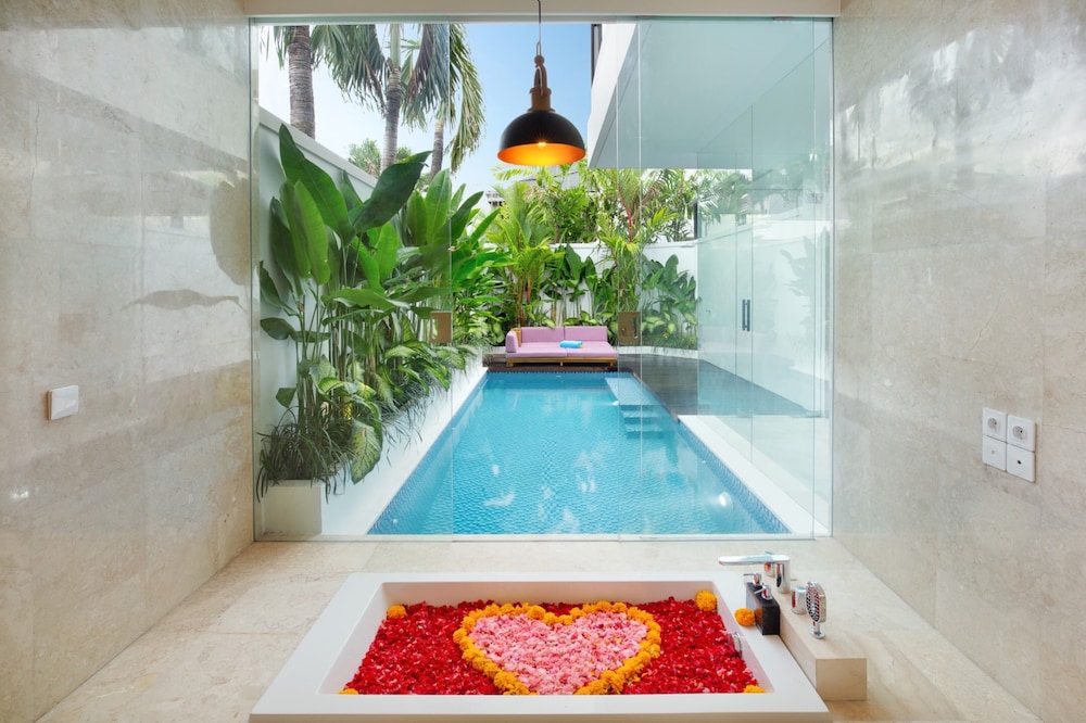 3 Bedroom Villa with Private Pool & Bathtub - Photo 11