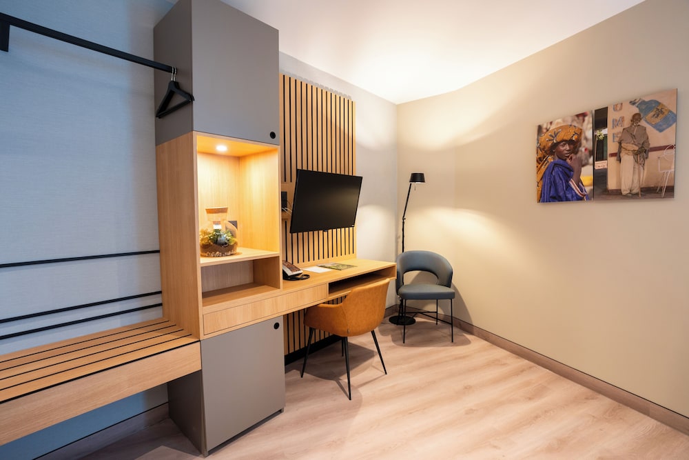 Premium Twin Room photo 3