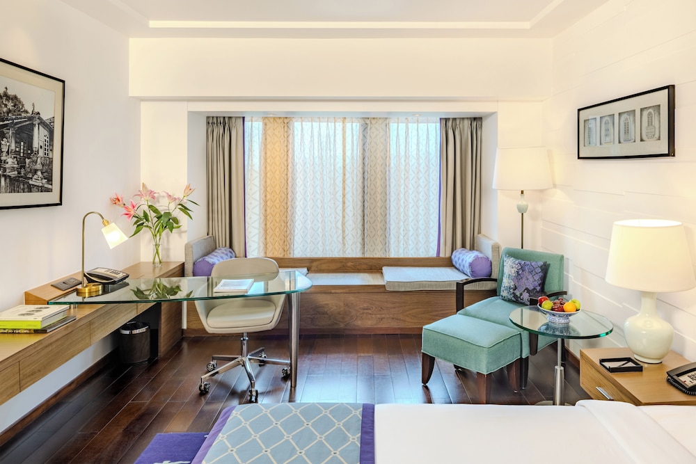 Premium Suite City View Queen Bed photo 1