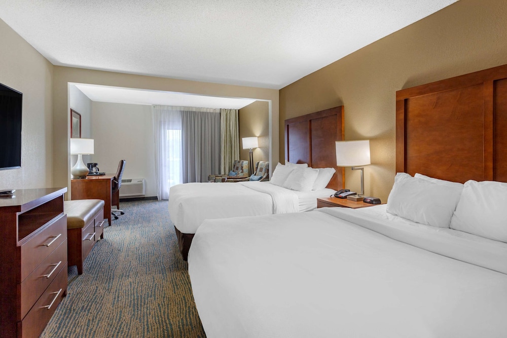 Room, Multiple Beds, Non Smoking (Upgrade) photo 2