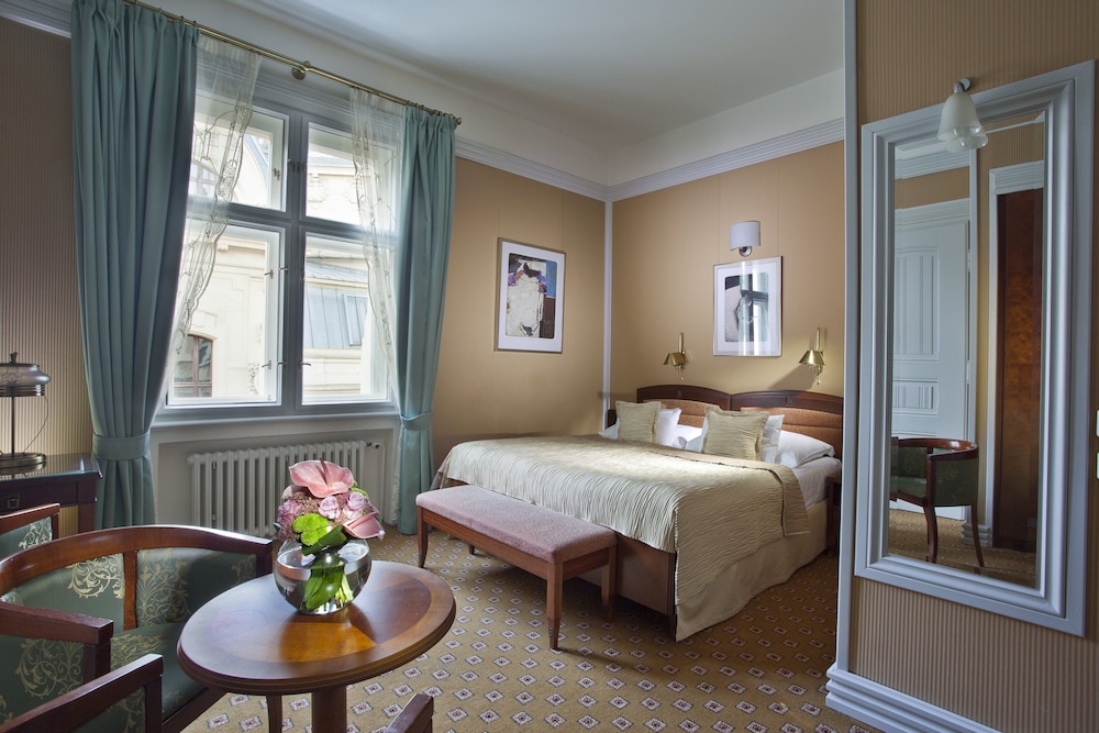 Deluxe Room - Photo 2