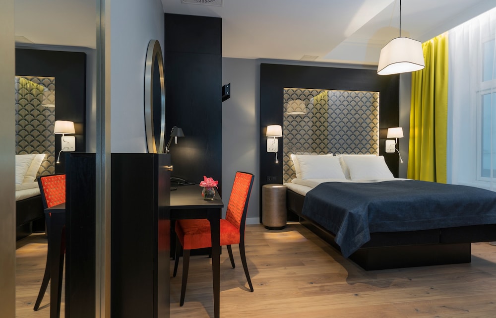 Room, 1 Double Bed, Accessible - Photo 2