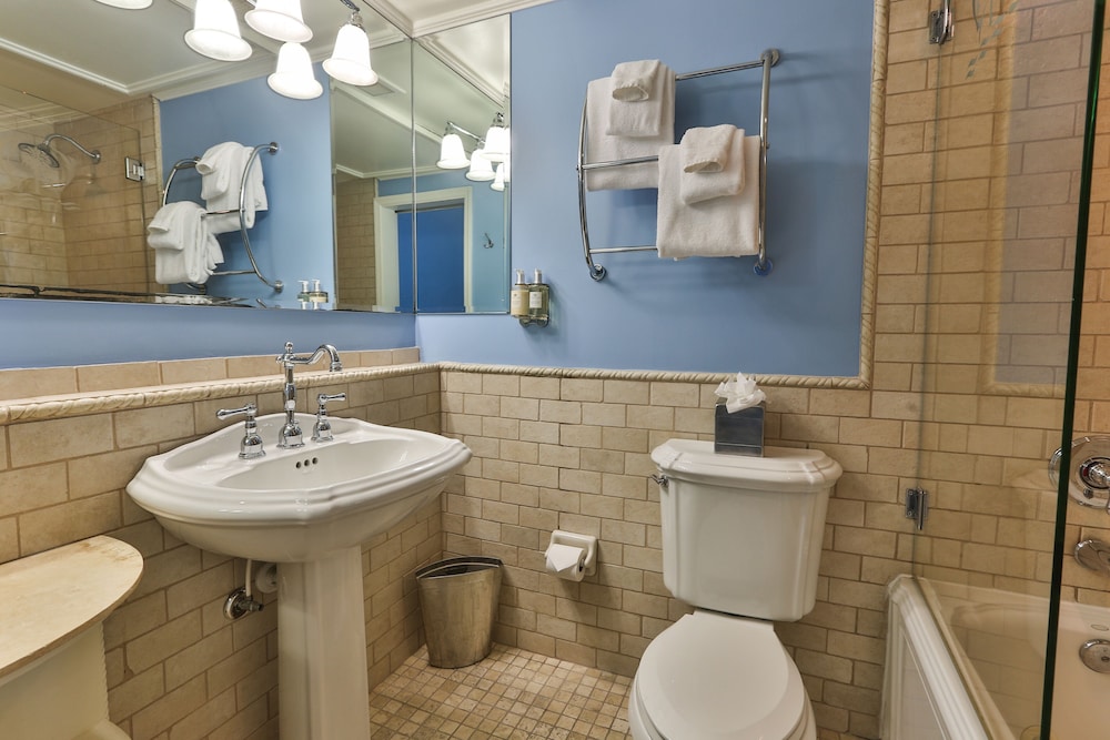 Superior King Harbor View with Jetted Tub & Fireplace - Photo 6