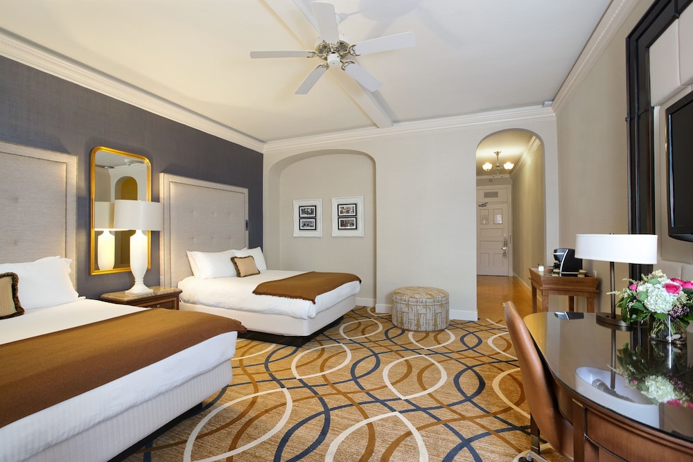 Signature Room, 2 Queen Beds, City View