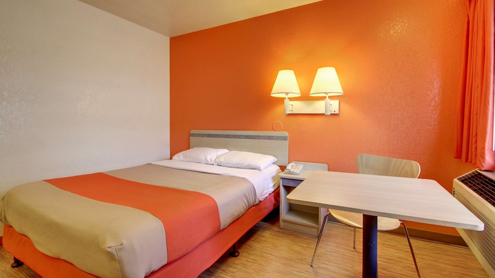 Standard Room, 1 Double Bed, Accessible, Non Smoking photo 1