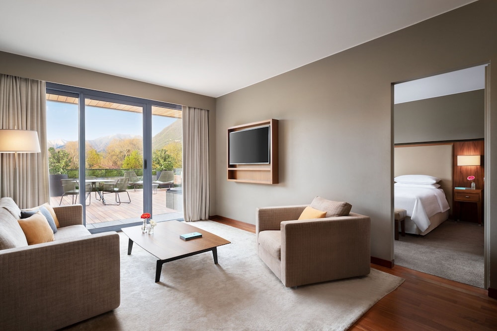 Suite, 1 Bedroom, Balcony - Photo 1