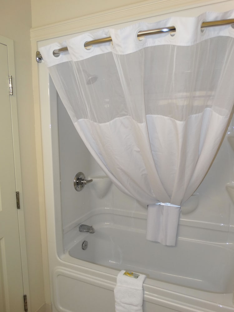 Standard Room, 2 Queen Beds, Non Smoking - Photo 3