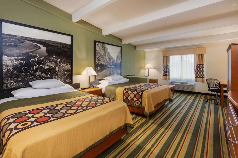Standard Room, 2 Queen Beds - Photo 7