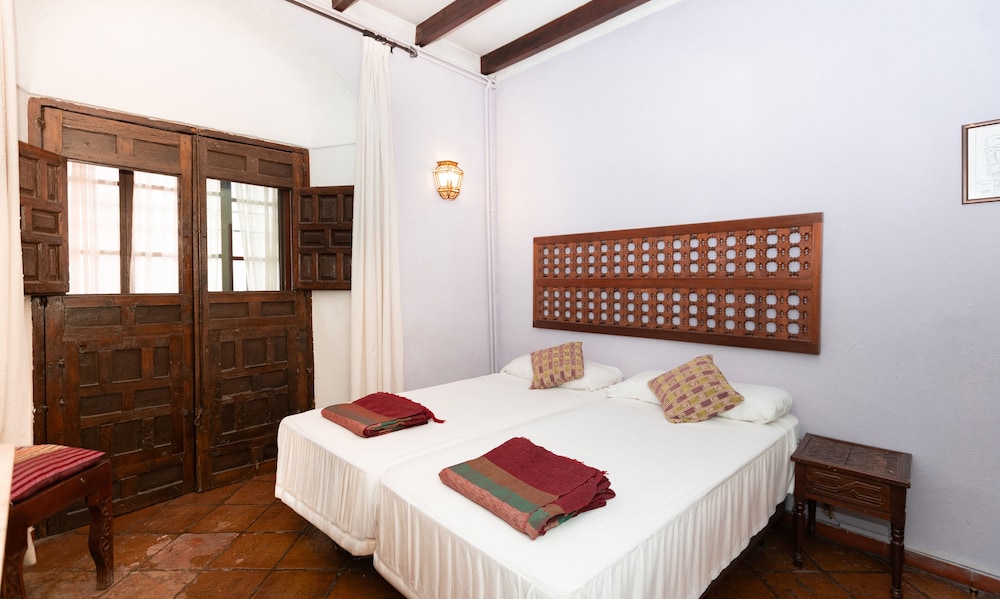 Habitación Deluxe Twin con baño privado y balcón