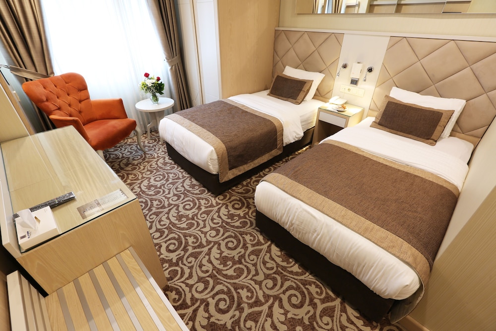 Double or Twin Room, 1 Double or 2 Twin Beds photo 2