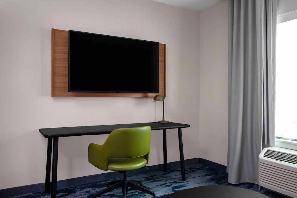 Executive Suite, 1 King Bed (Mobility Accessible, Roll-In Shower) - Photo 6
