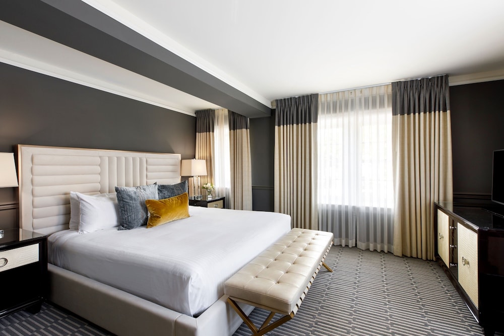 Suite, 1 King Bed - Photo 4