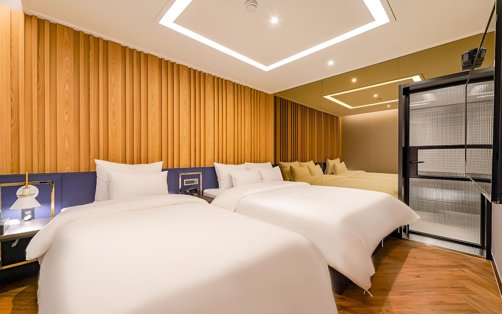 Room (Premium Twin (Double+Single High spec) - Photo 1