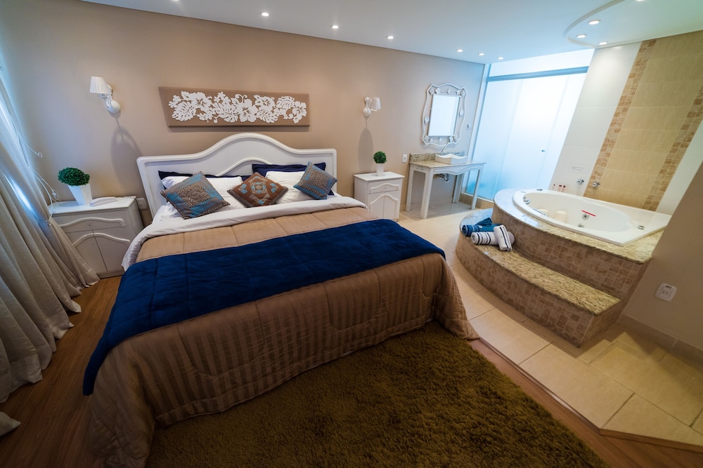 Superior Suite, 1 Queen Bed, Non Smoking photo 1