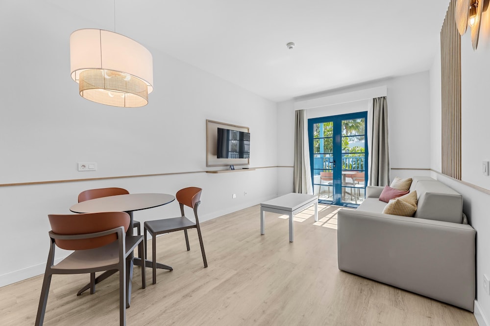 Deluxe Apartment, Pool View (2 Adults)