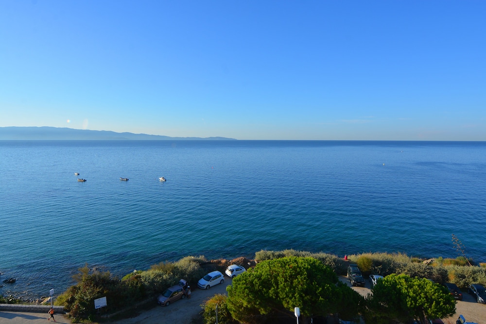Studio, 1 Queen Bed, Balcony, Sea View - Photo 11