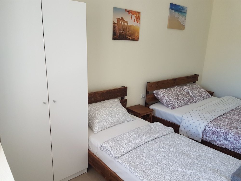 Triple Room, Private Bathroom photo 3
