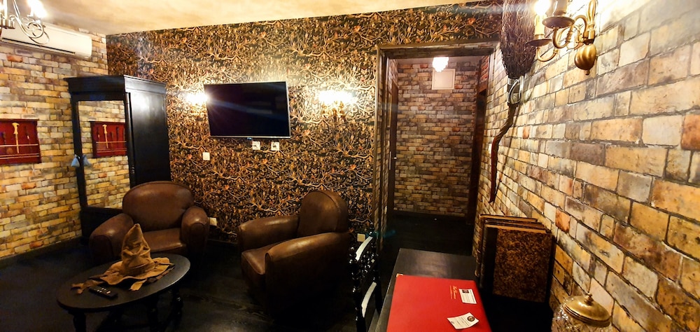 Family Room - Photo 6