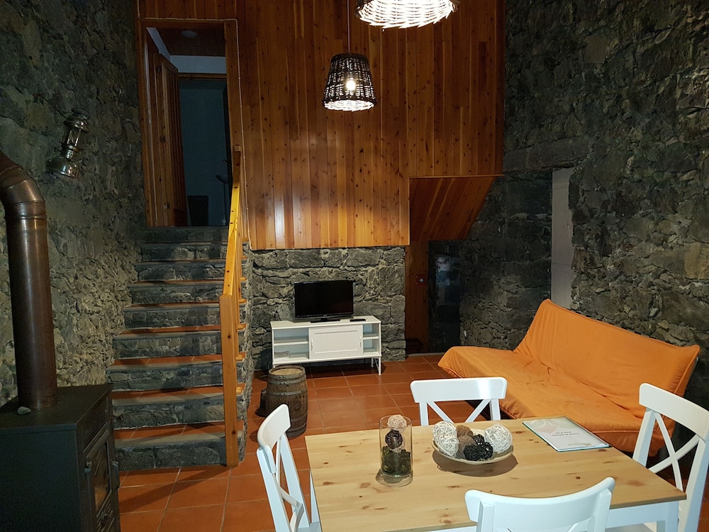 House, 2 Bedrooms photo 1