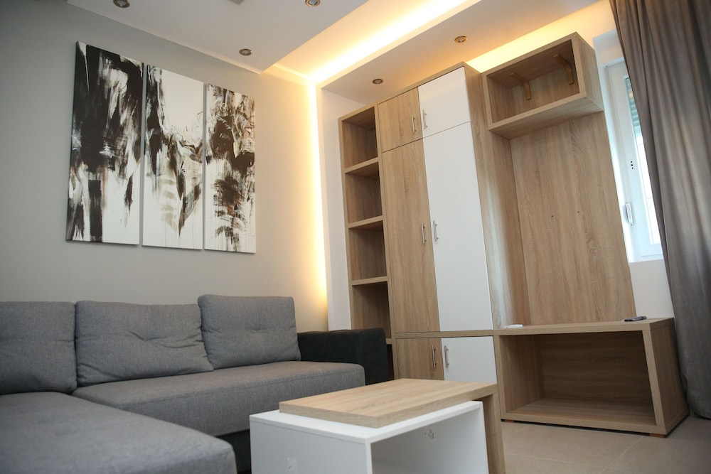 Apartment (GroundFloor) photo 1