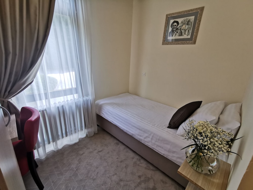 Standard Single Room, Park Side photo 1