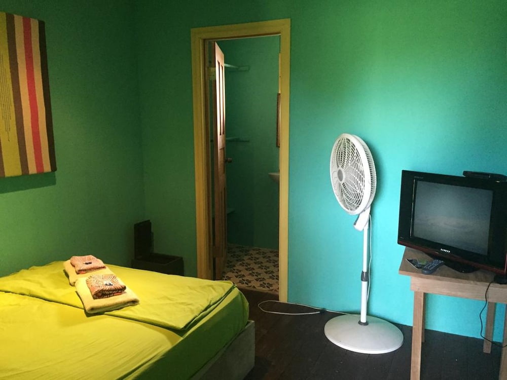 Basic Triple Room, 1 Bedroom, Balcony, Garden Area photo 2