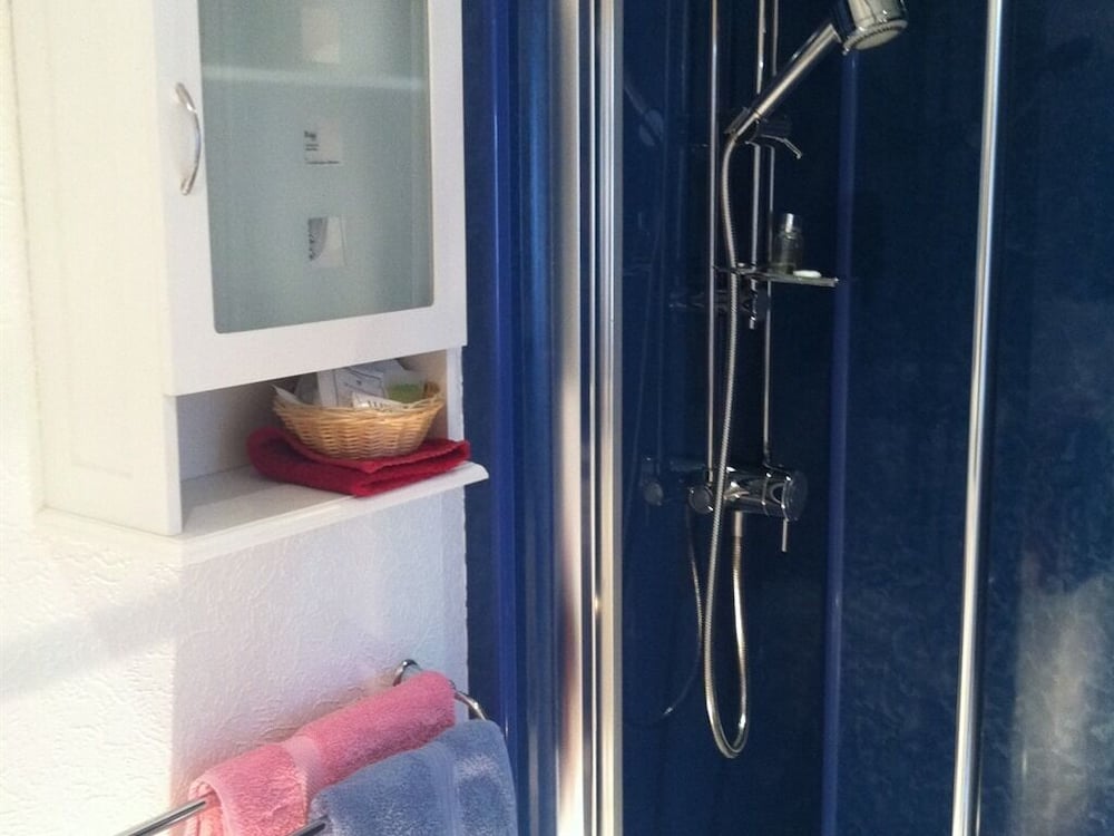 Double Room, Ensuite - Photo 7