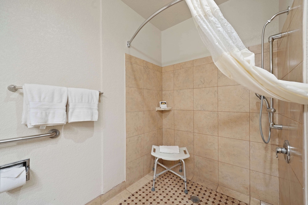 Standard Room, 2 Queen Beds, Accessible, Refrigerator & Microwave - Photo 5