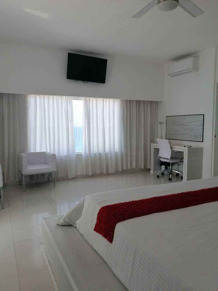 Suite, 1 King Bed, Non Smoking - Photo 8
