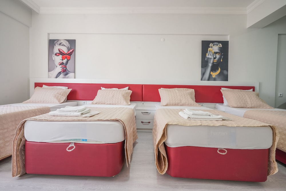 Quadruple Room - Photo 14