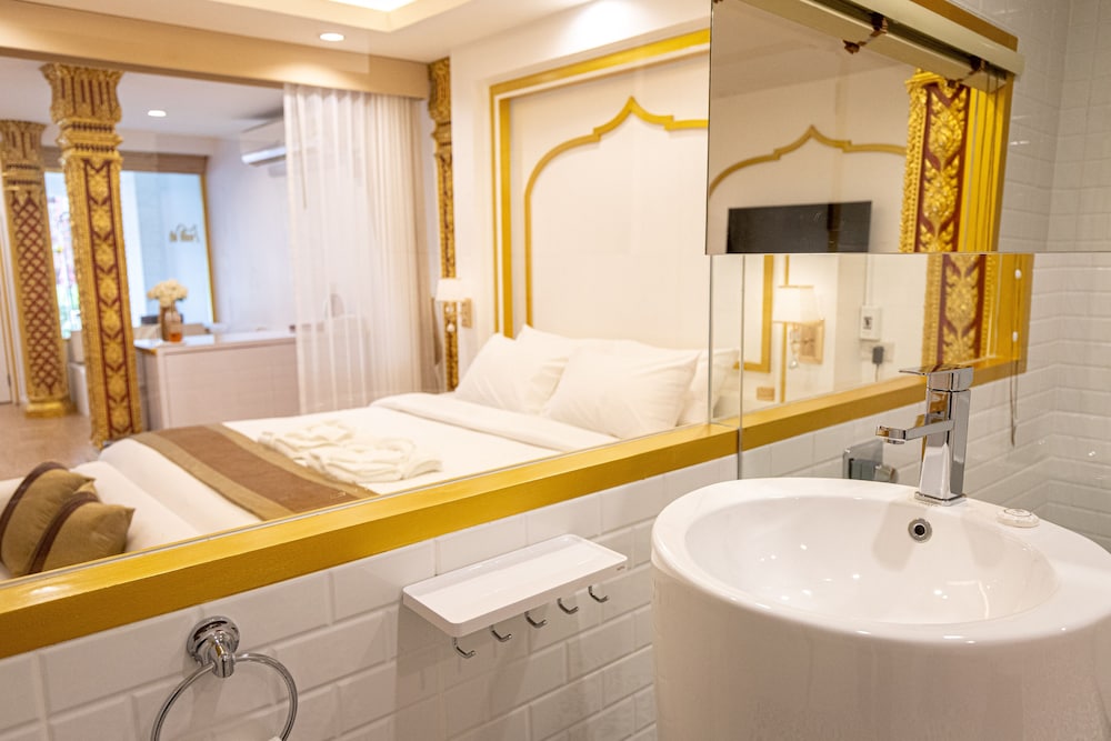 Royal Suite - Photo 8
