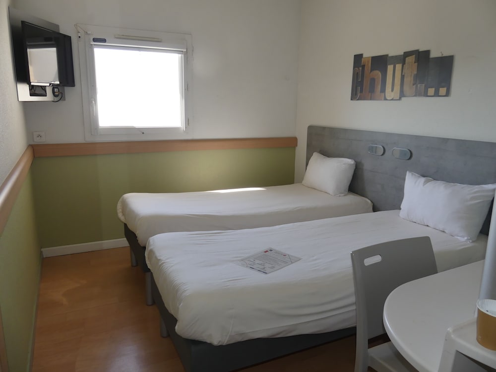Twin Room, 2 Twin Beds photo 3