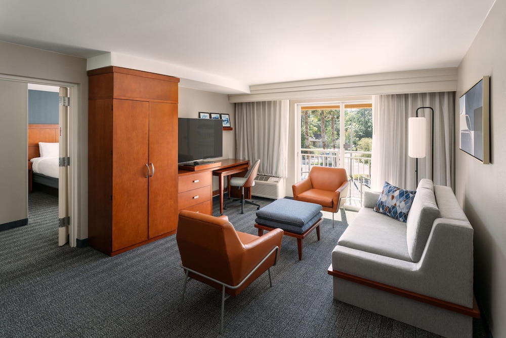 Suite, 1 Bedroom - Photo 3