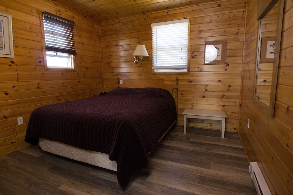 Deluxe Cottage, 2 Bedrooms (2 queen and 1 sofa bed)