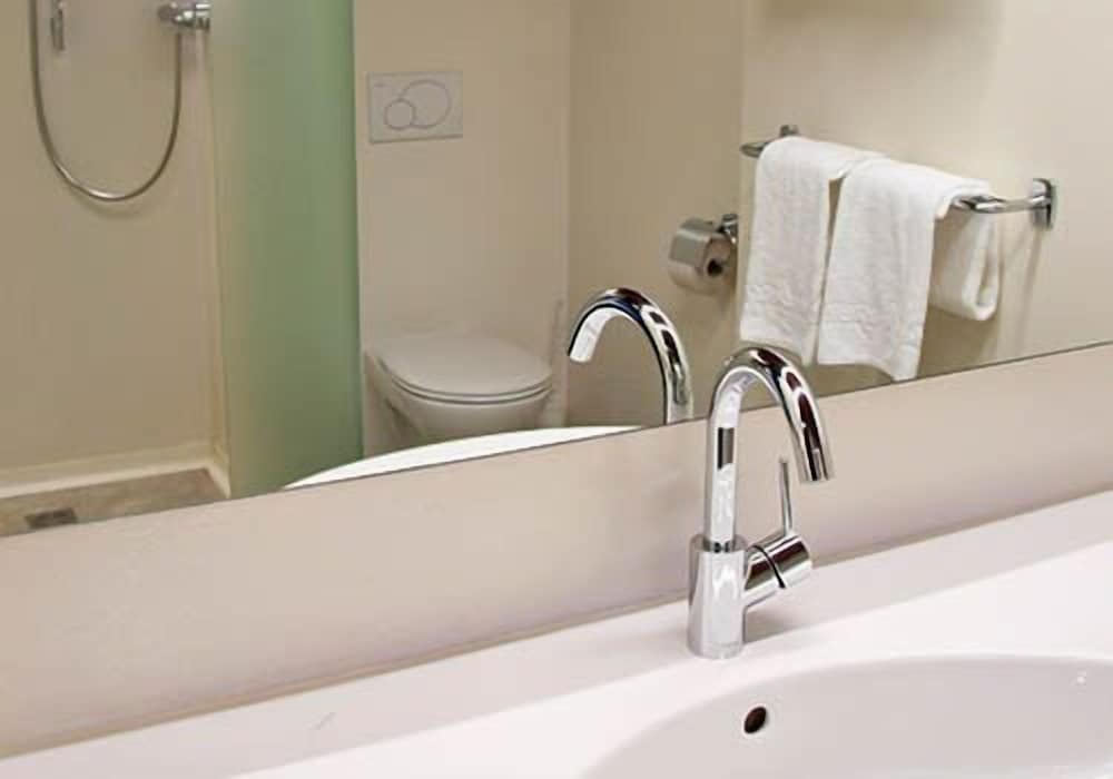 Basic Double Room Single Use, 1 Double Bed photo 3