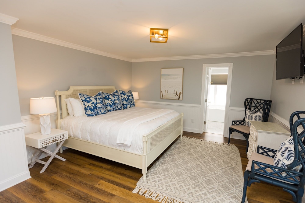 201 - One Bedroom Water View Suite