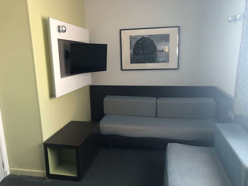 Standard Room, 3 Twin Beds - Photo 4