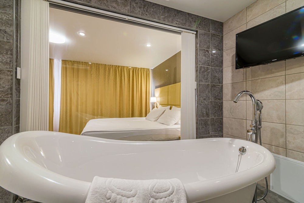 Luxury Suite, 1 Bedroom, Hot Tub photo 3