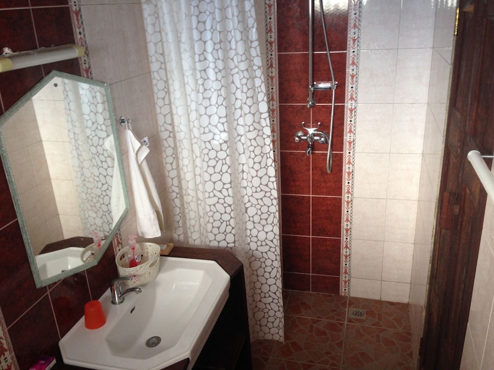 Red Room West photo 3