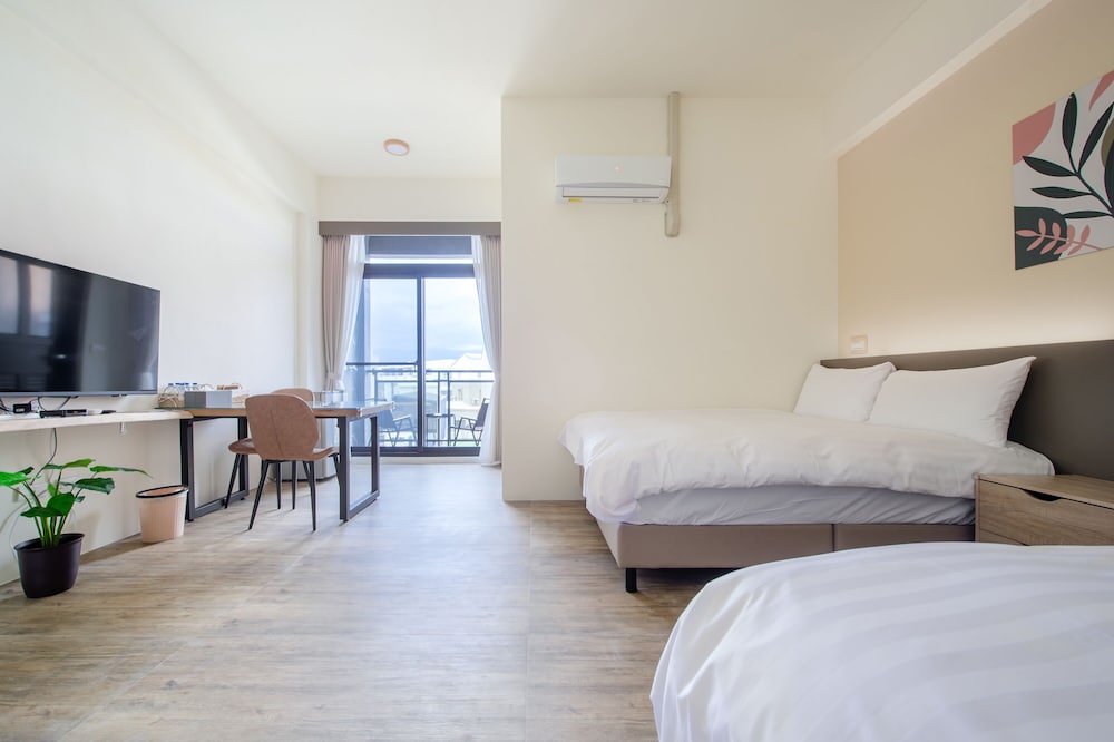 Family Suite With Balcony - Photo 4