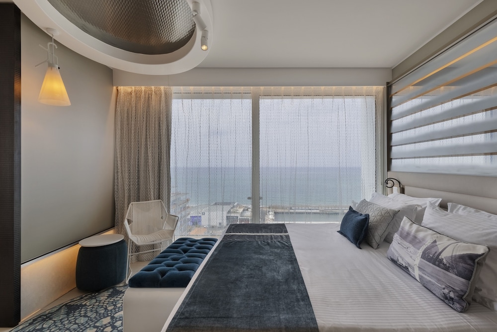 Deluxe Suite photo 3