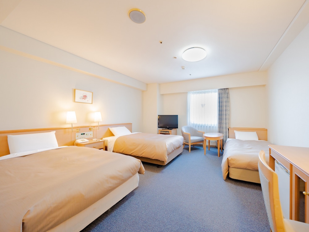 Large Twin Room A with 2 Single and 1 Extra Bed, Smoking