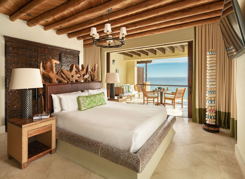 Ocean View Suite with Plunge Pool - King Bedroom