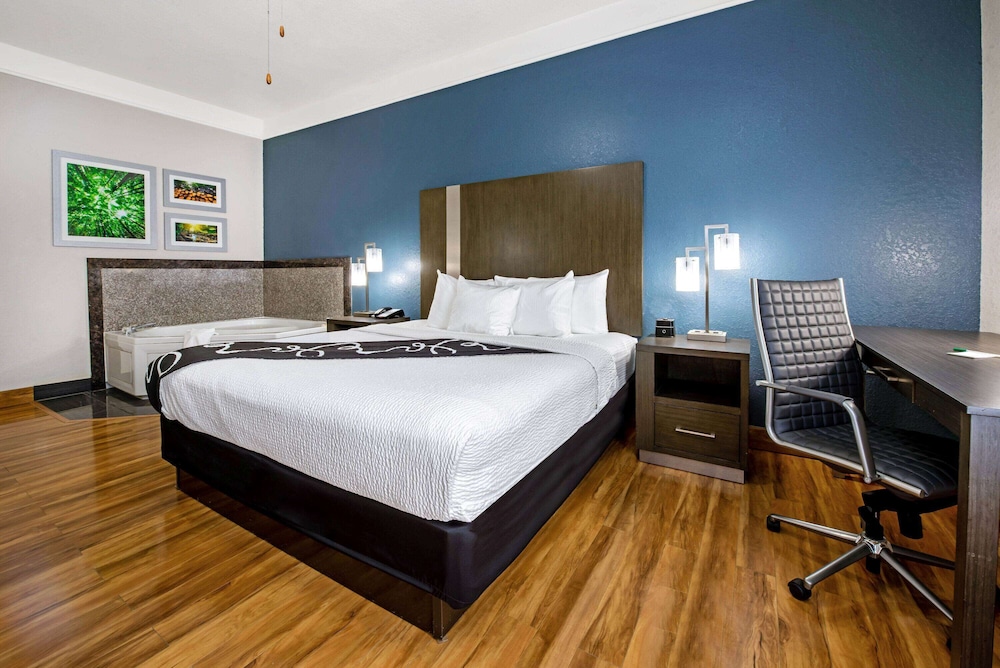 Suite, 1 King Bed, Non Smoking (Various Views) - Photo 6